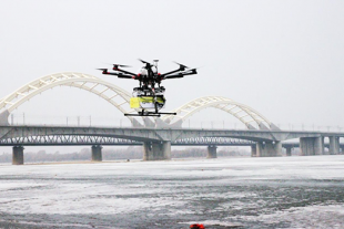 大連中睿無人機(jī)飛航測冰雷達(dá)研制成功 大連中睿無人機(jī)飛航測冰雷達(dá)研制成功